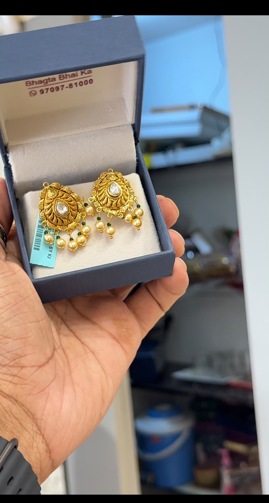 Gold polished stud earrings